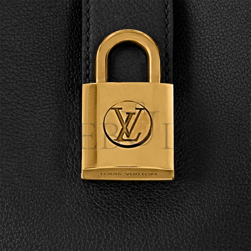 l**is V*t*n low key shoulder bag m24611 (26*18*7cm)